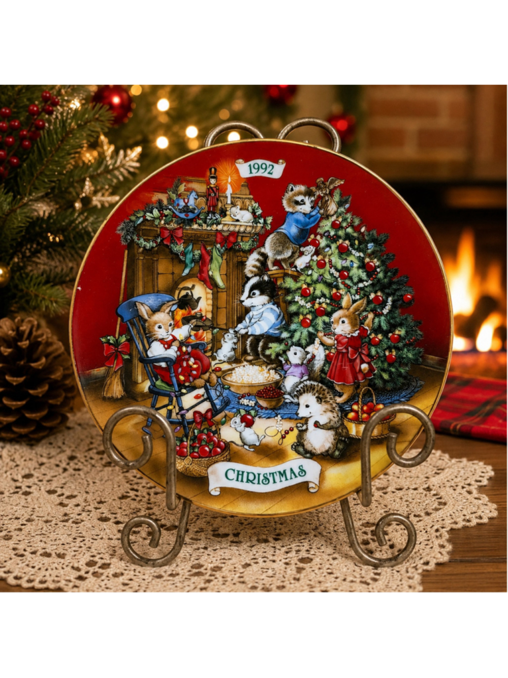 Avon Decorative Christmas Plate 1992 One Size Red Gold